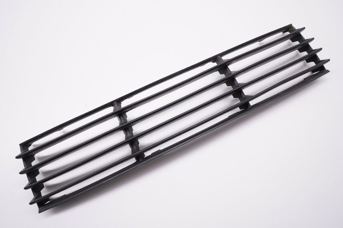 Volkswagen Passat B5 2001 - 2005 Ön Tampon Alt Izgarası İthal Marka 3B0853677E