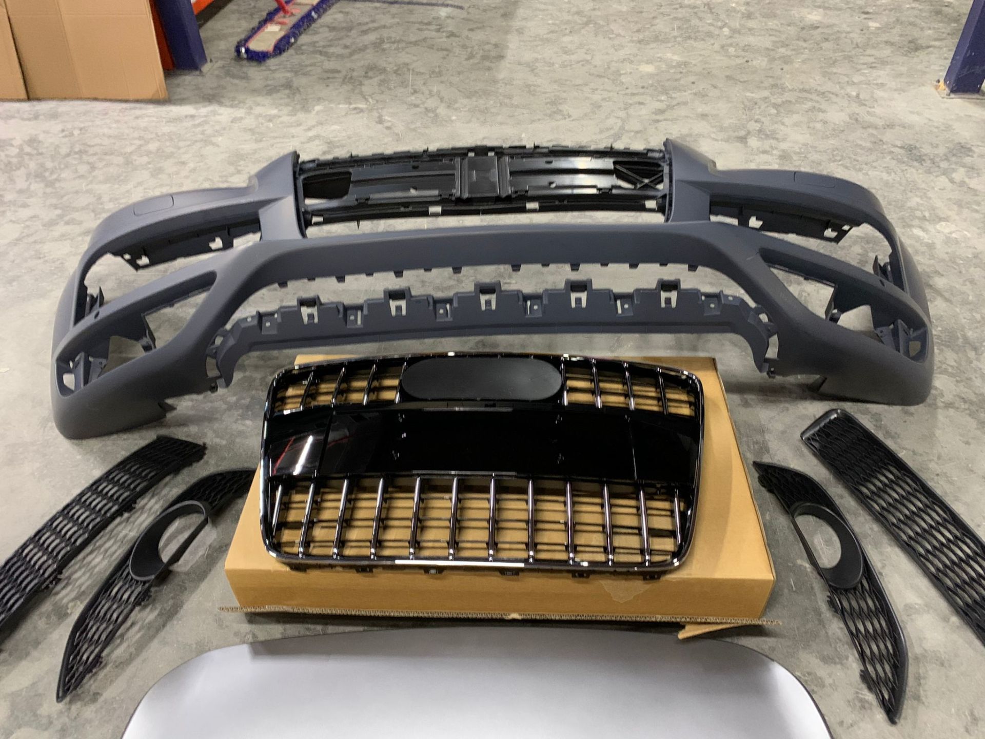 Audi Q7 2011 - 2015 Arası S-Line Ön Tampon Dolu İthal Marka 4L0807105MGRUDOLU