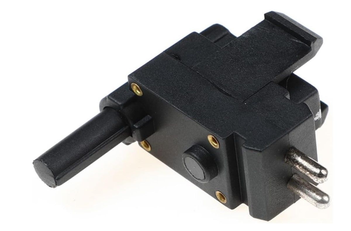 Mercedes W176 Geri Vites Lamba Anahtarı Fae Marka  A2015450014