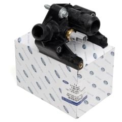 Ford Fiesta 2012-2018 1.25 1.4-1.6 Benzinli Termostat Su Çıkış Kollektörü Ford Otosan Orijinal Marka 7M5G8K556AC